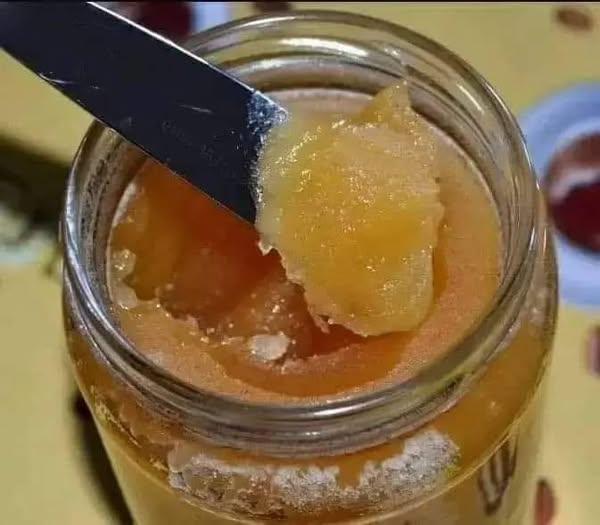 تبلور العسل: هل يعني أنه مغشوش؟ الحقيقة وراء نقاء العسل الطبيعي